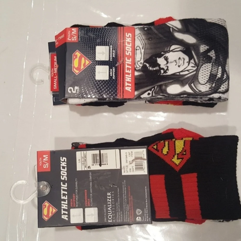 NEW Superman‎ 4 pair, 2 packs YOUTH S/M DC Comics